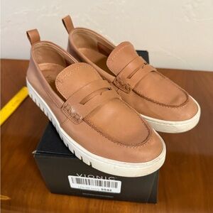 Vionic uptown tan loafers size 8W